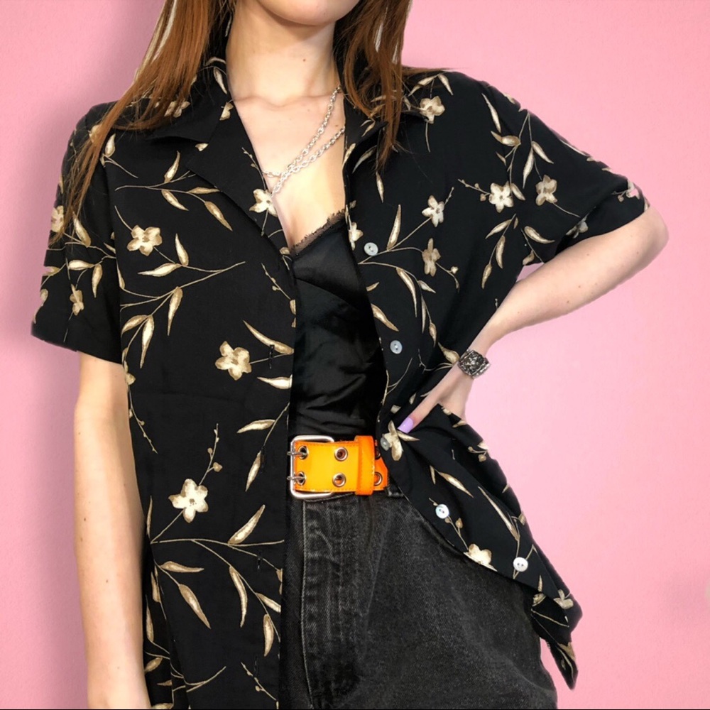 🎉 Aloha! Notations Black Floral Hawaiian Shirt 🎉 - Picture 1 of 3